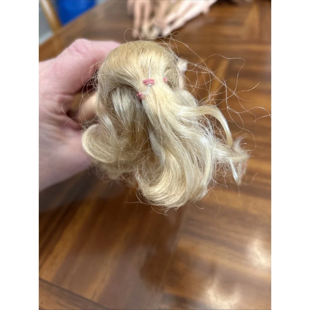 1991 Mattel Barbie Doll Blonde Hair Red Lip Stick‎